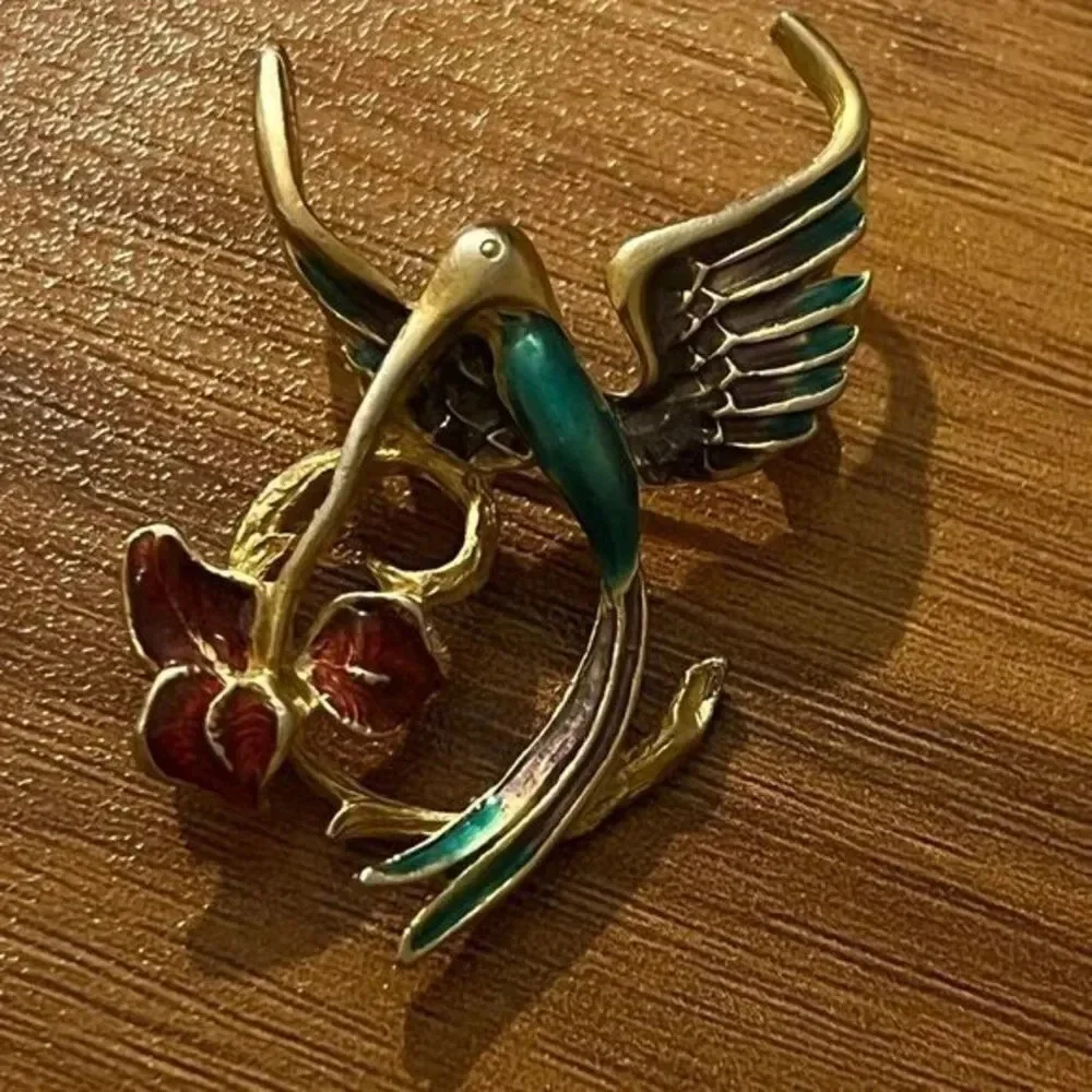 Hummingbird Sipping Nectar Gold Brooch